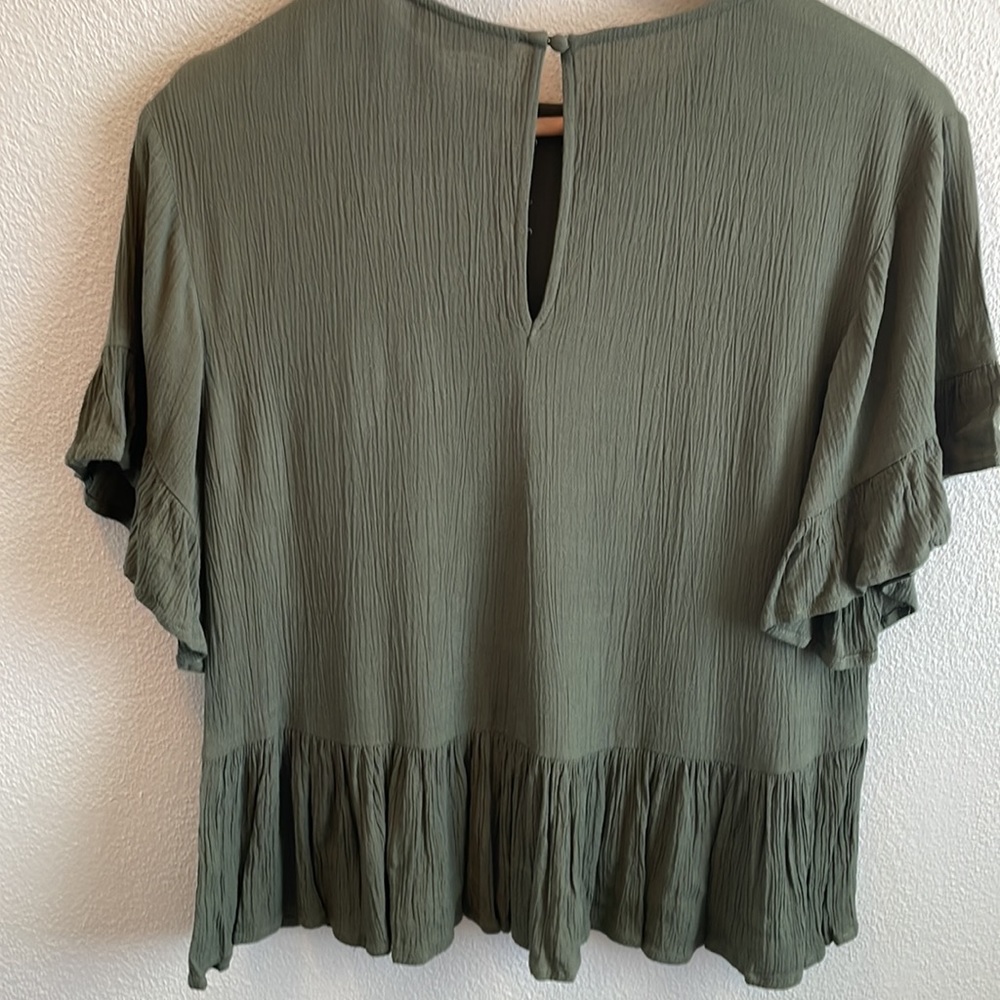 Green women’s short sleeve top | color: green | size medium - Picture 4 of 6